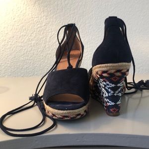 Size 8 Cabi 3 inch heel blue/red espadrille